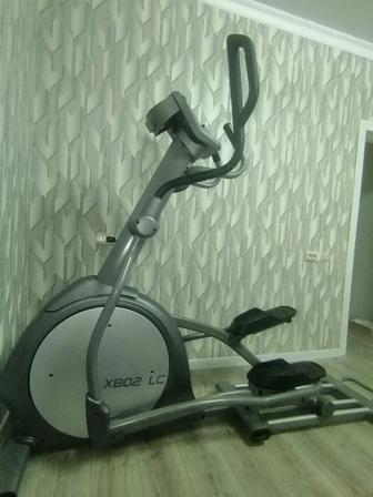 Продам тренажер эллипс BRONZE GYM X802 LC