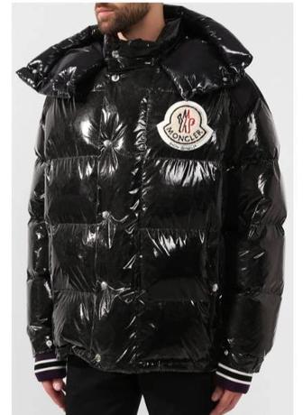 Продам пуховик Moncler