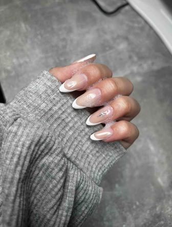 Нужны модели на маникюр