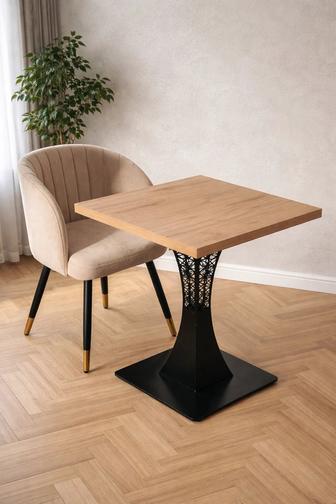 Обеденный стол для двоих