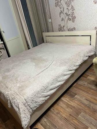 Продам кровать с 2 тумбами