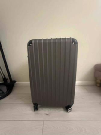 Продам чемодан