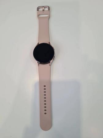 Продам смарт часы Samsung galaxy watch 4