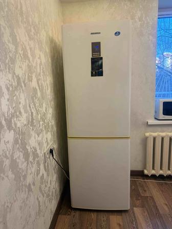 Продам рабочий холодильник