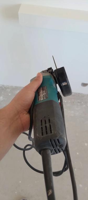 Продам болгарку Makita