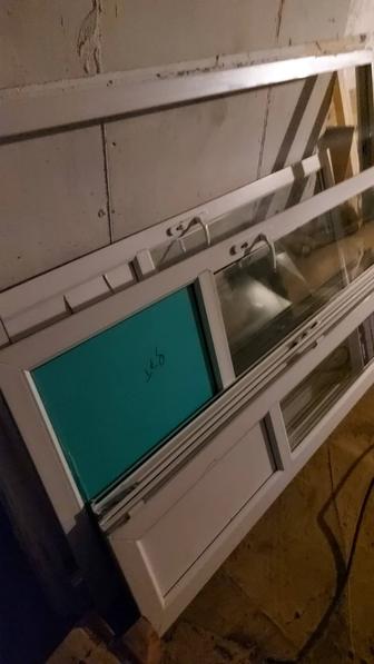 Продам пластиковые двери бу 2 шт