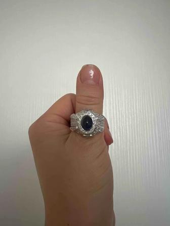 Мужское золотое кольцо с бриллиантами и сапфиром