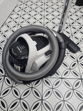 Контейнерный пылесос Bosch BGS05A222