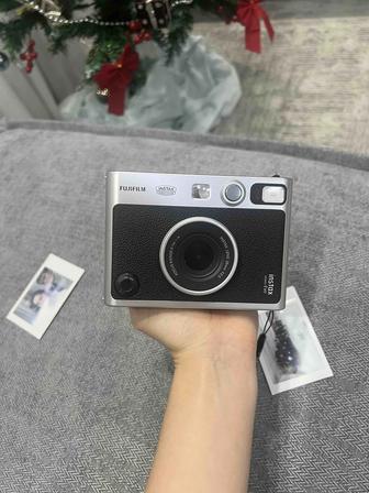 Продам Fujifilm Instax mini evo