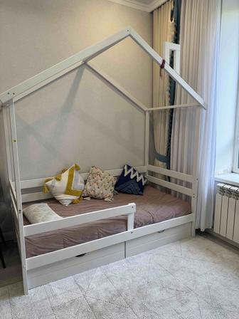 Продам детскую кроватку из массива дерева
