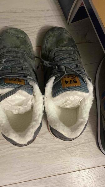 Кроссовки новые с мехом