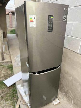 Продам Холодильник LG новый
