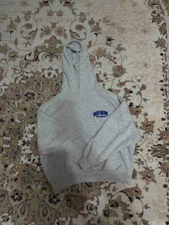 серая толстовка новая