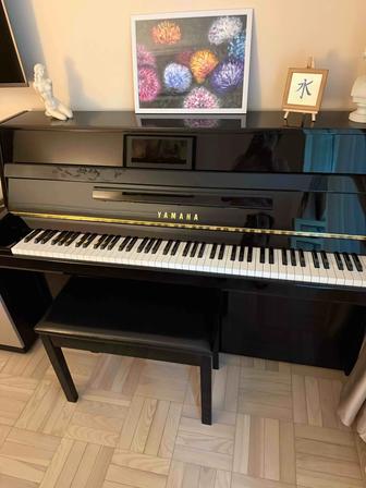пианино Yamaha JU109PE (черный полированный корпус)