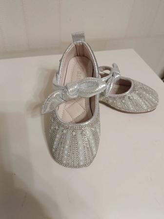 Детские туфли нарядные