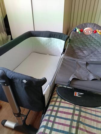 Продам детскую кроватку, шезлонг в подарок.