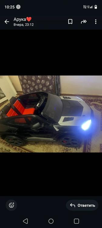 Игрушечная машинка