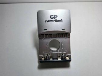 Зарядное устройство для NiMH аккумуляторов GP PowerBank 4 (GPPB20GS)