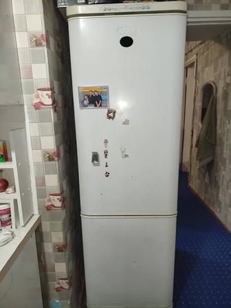 Продам рабочий холодильник
