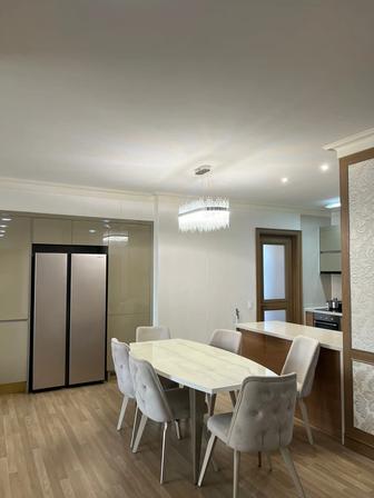 Продам обеденный стол и 6 стульев