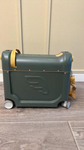 Jetkids by STOKKE чемодан на колесиках для путешевствий