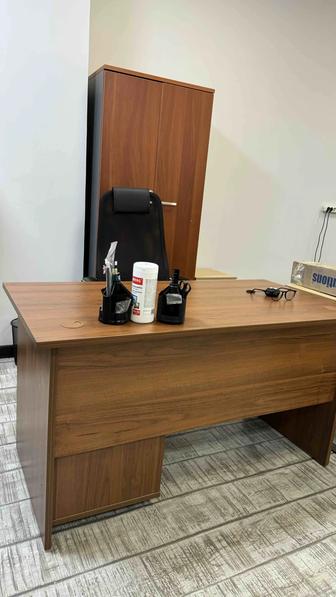 Офисный стол с тумбой, отличное состояние