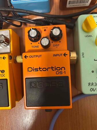 Педаль эффектов BOSS DS 1