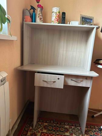 Продам компьютерный стол