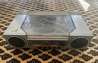 Продается проигрыватель-приемник Вега 300 стерео. В рабочем состоянии.