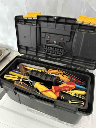 Продам ящик с инструментами