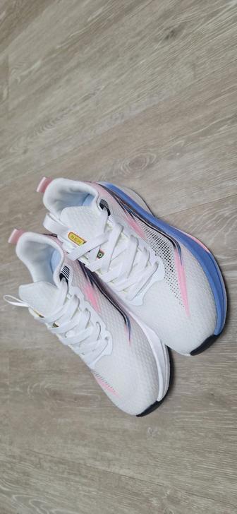 Новые кроссовки