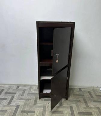 Сейф большой продам