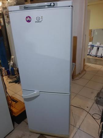 Холодильник Indesit Доставка. Гарантия. .