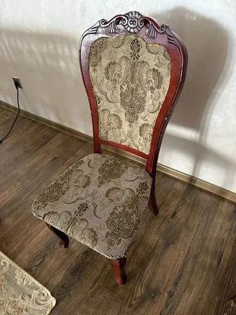 Деревянные стулья