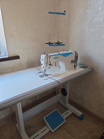Продам швейную машинку