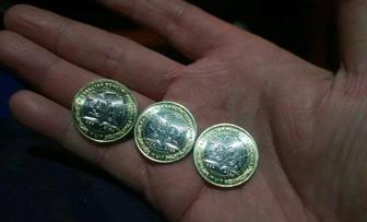 Продам монеты 200 тг 80жыл