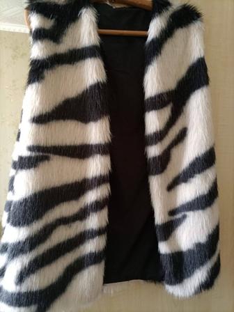 Жилет из мягкого искуственного меха