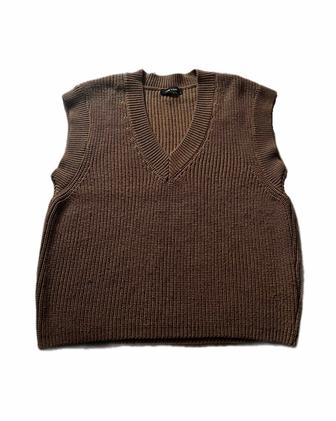 жилетка вязаная