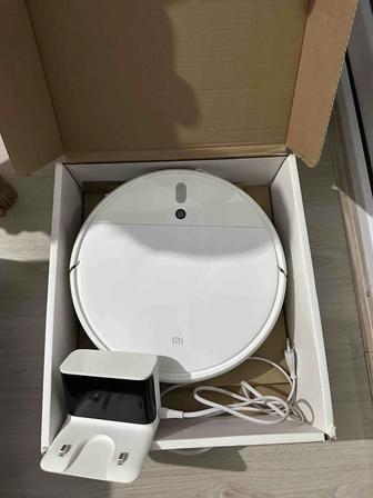 Продаю моющий робот пылесос Xiaomi Mi Robot Vacuum-Mop STYTJ01ZHM белый