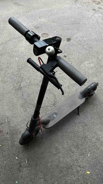 Xiaomi Mi Electric Scooter (M365)