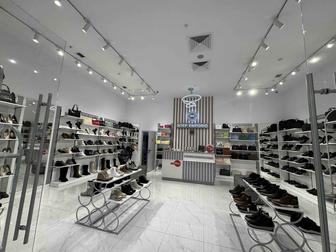 Оборудование для магазина. Стеллажи, полки, кассовая зона.