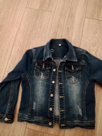 Куртка джинсовая.