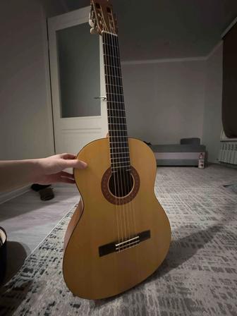 Продам гитару Yamaha C40M