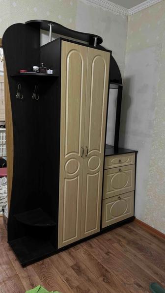 Прихожей шкаф