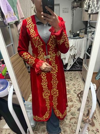 Красный камзол для девушек