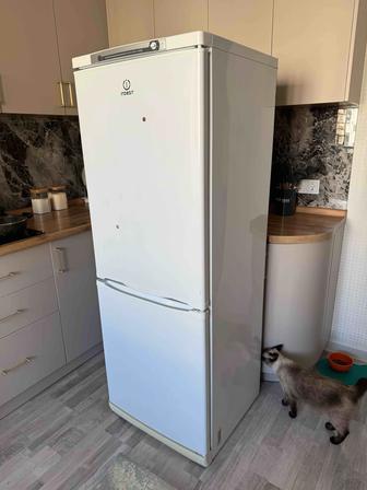 Холодильник Indesit