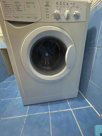 Отдаю даром стиральную машинку Indesit