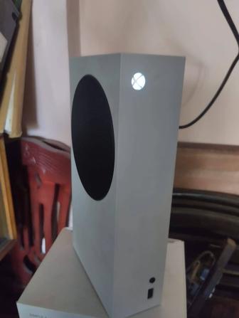 Продам Xbox Series S512GB