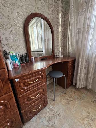 Продам шкаф и туалетный столик