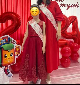 Продаю нарядное платье для девочки на возраст 6,7,8 лет